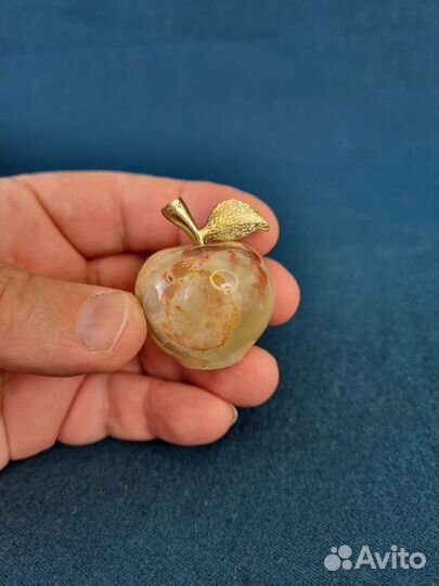 Настольный сувенир Яблочко оникс