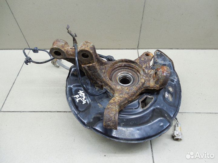 Кулак поворотный передний левый Yaris 2005-2011