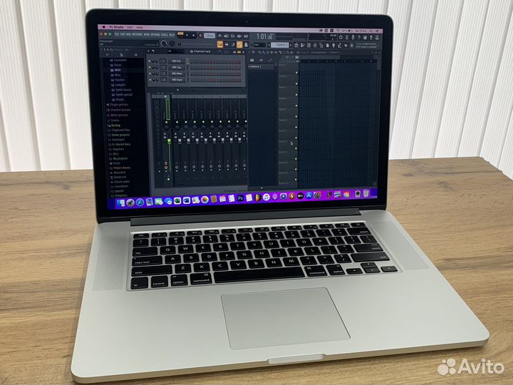 MacBook Pro 15 Retina i7 8/256 gb