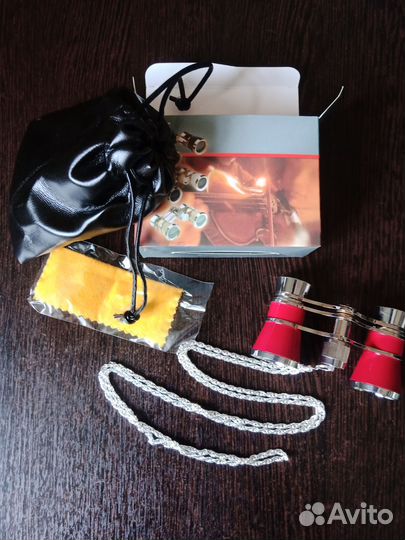 Театральный бинокль 3*25 в чехле на цепочке