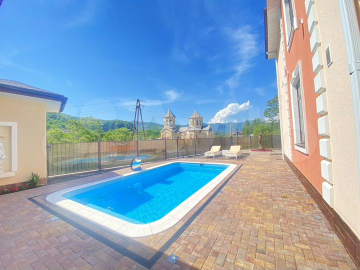 Дом 270 м² на участке 5 сот.