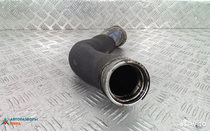 Патрубок интеркулера Volkswagen Touareg 2004