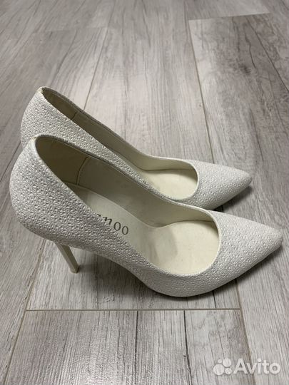 Туфли женские 35 размер белые