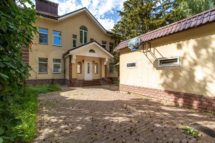 Дом 298,8 м² на участке 14,7 сот.