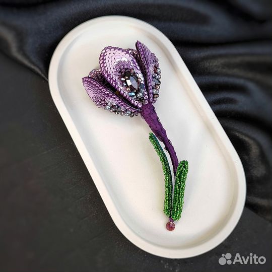 Брошь крокус