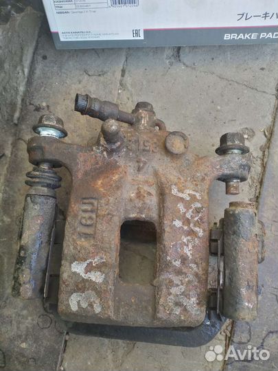 Суппорт задний левый x-trail t31