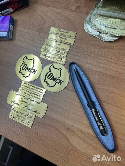 Пластиковые таблички с любой гравировкой