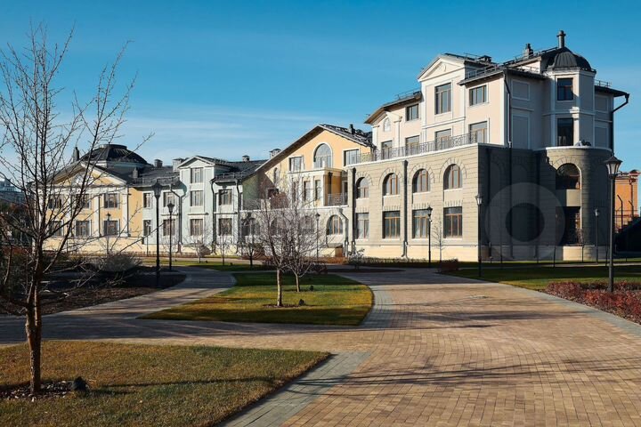 2-к. квартира, 83,2 м², 1/4 эт.