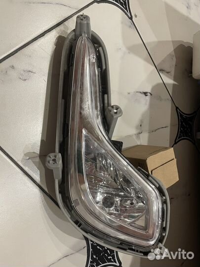 Продам противотуманную фару на Hyundai Solaris