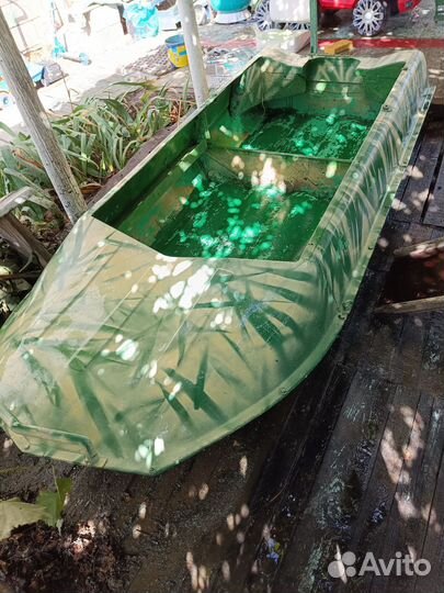 Продаю лодку Романтику