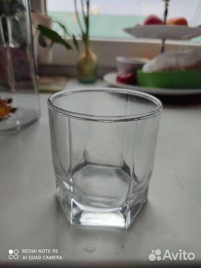 Кувшин со стаканами