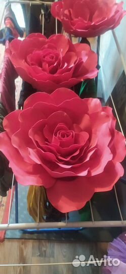 Роза красная на ободке, диаметр 30 см