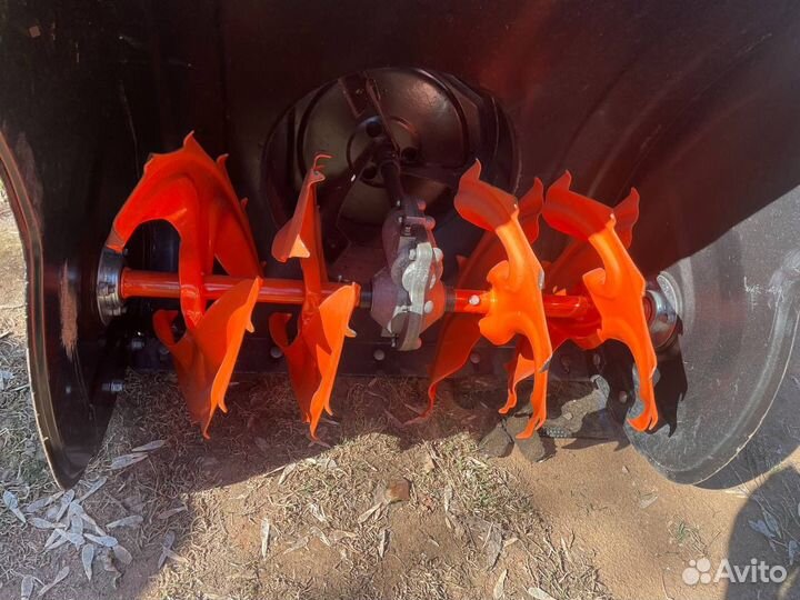 Снегоуборщик бензиновый