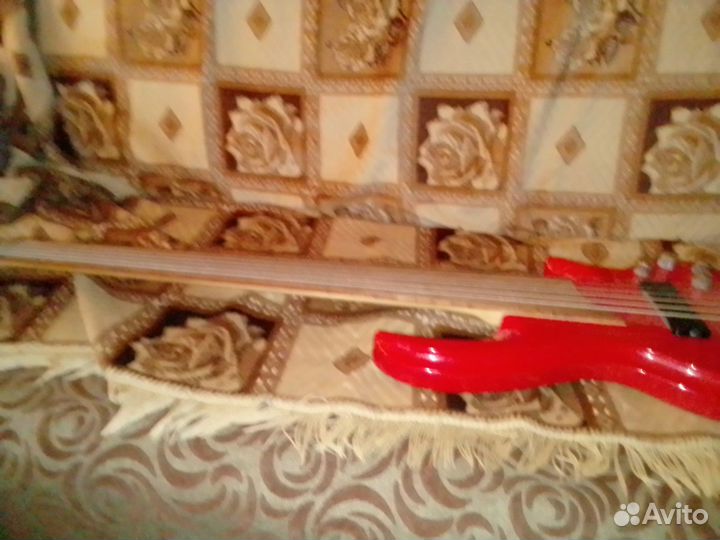 Безладовая бас гитара 6 струн