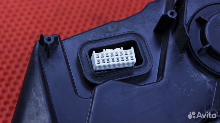 Фара правая Hyundai Genesis BH G6DA 92102-3M400