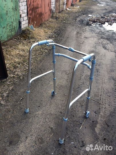 Кресло коляска для инвалидов