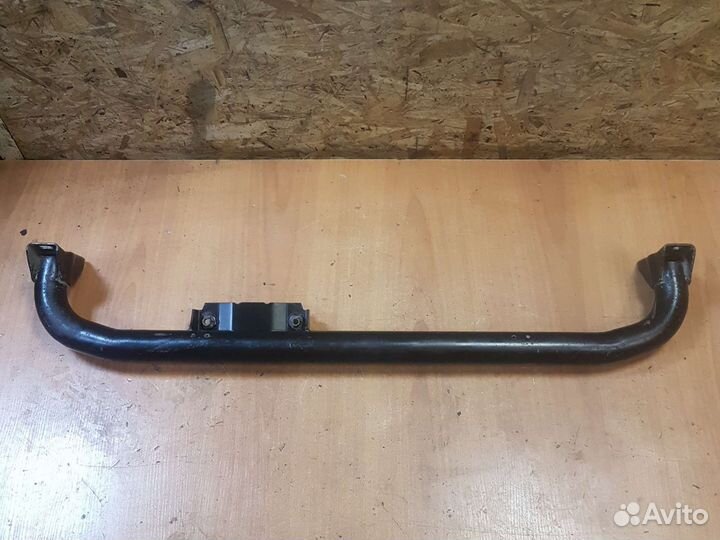 Балка подрадиаторная audi 100 A6 C4
