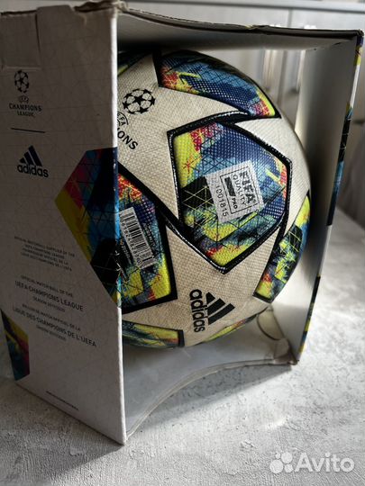 Футбольный мяч adidas champions league