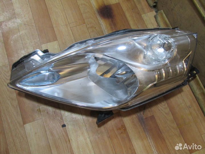 Nissan Leaf aze0 и ze0 Фара левая галоген