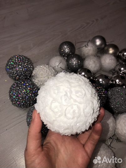 Елочные игрушки шары