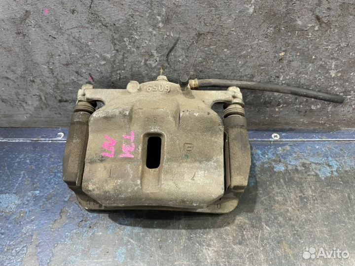 Суппорт передний левый Nissan X-Trail T31