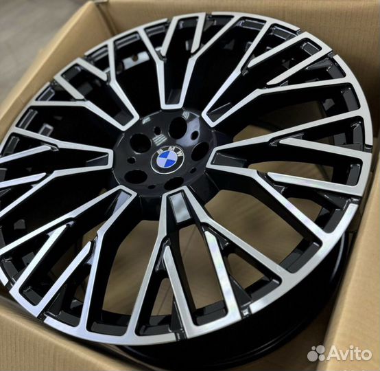 R21 диски l на BMW G05 G06 BMW X7 черные