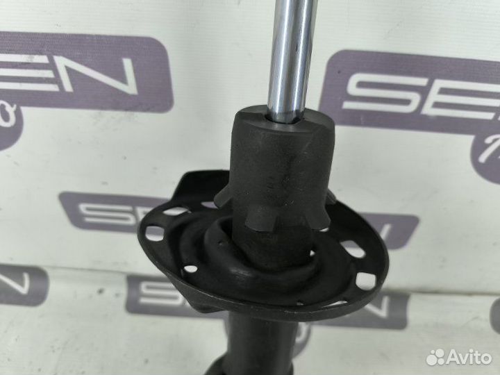 Амортизатор передний правый Honda Civic FD3