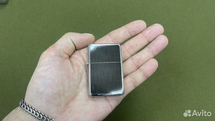 Бензиновая зажигалка с накладкой Черная