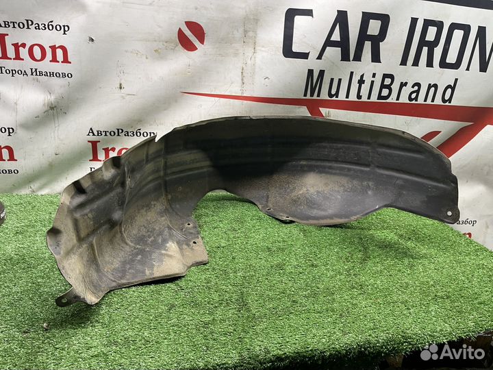 Задний правый подкрылок Mazda 3 bk Хэтч