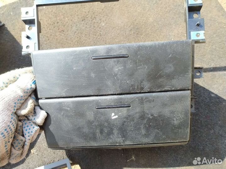 Накладка магнитолы KIA sorento 2005г. 2.5 aт