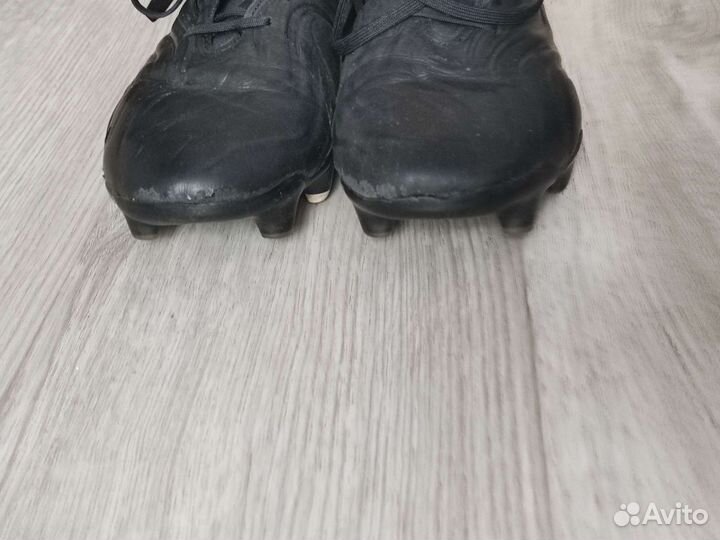 Футбольные бутсы adidas