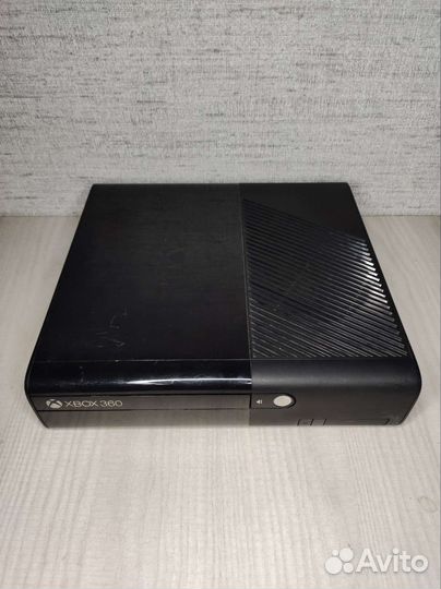 Xbox 360E 250Gb kinect 2геймпада 37игр