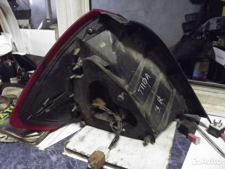 Фонарь правый Nissan tiida c11 седан