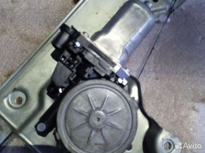 Передний левый стеклоподъёмник Сузуки Гранд витара