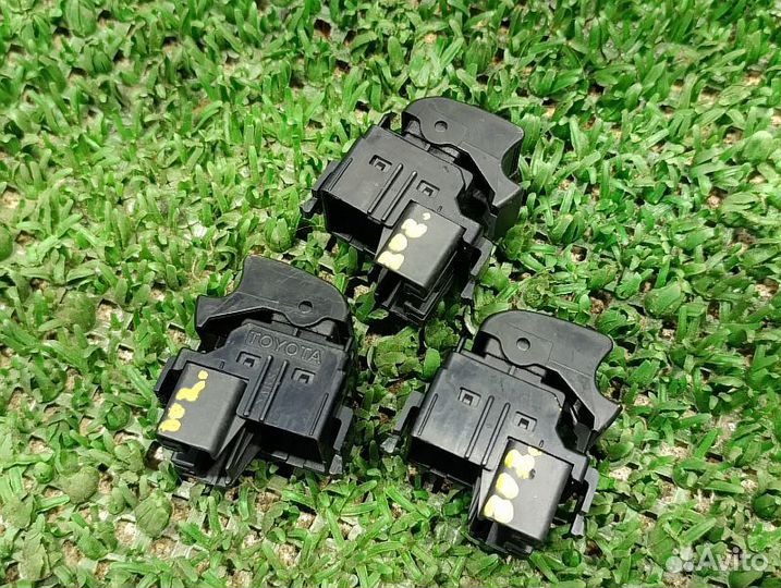 Кнопка стеклоподъемника Toyota Hilux