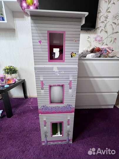 Кукольный домик с мебелью и куклами