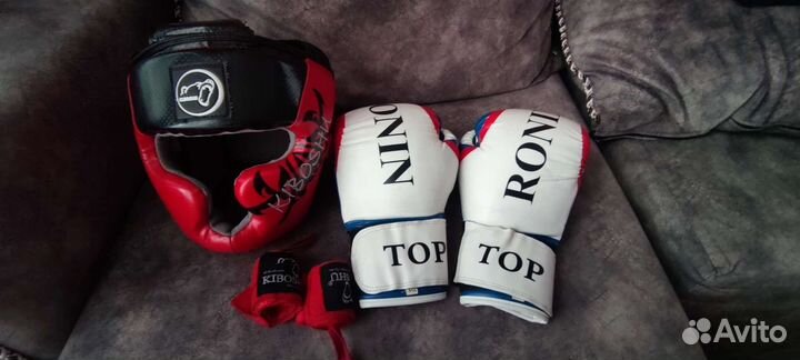 Боксерские бинты перчатки шлем