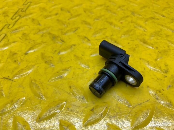 Датчик положения коленвала Volkswagen Tiguan