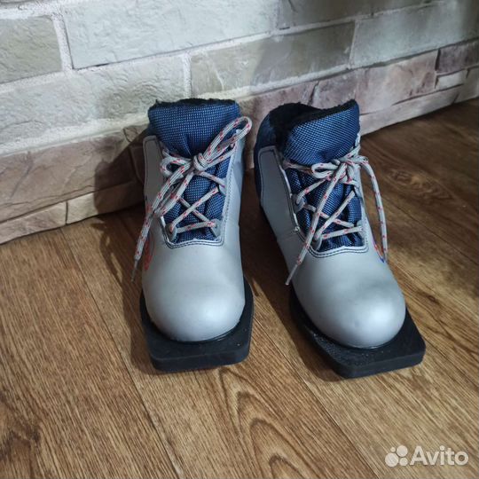 Лыжные ботинки
