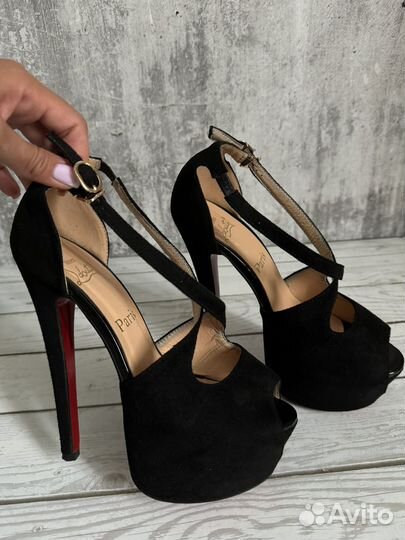 Босоножки Christian Louboutin(38)