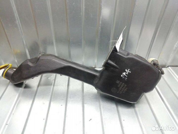 Бачок омывателя Opel Zafira B 2009