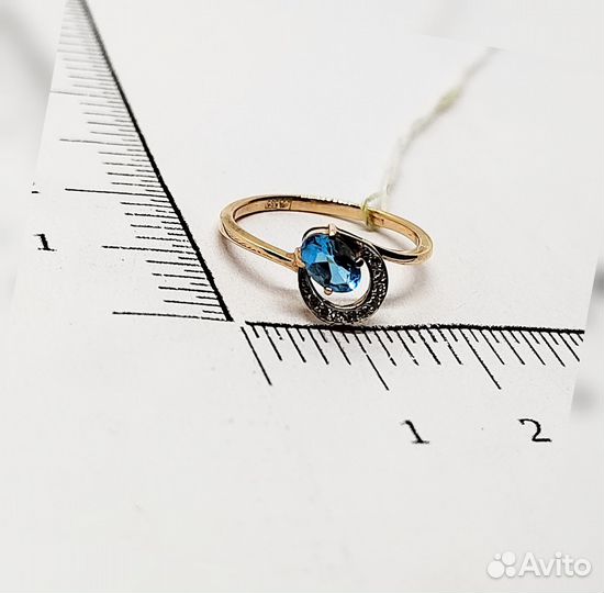 Кольцо с синтетическим камнем Золото