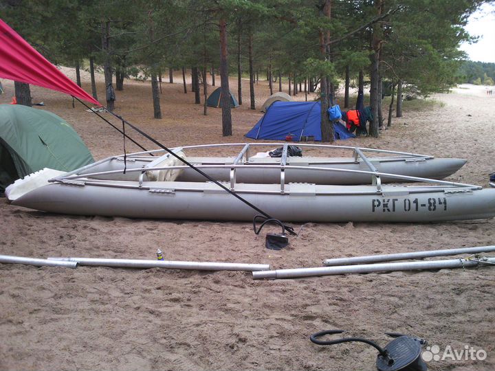 Надувной парусный катамаран