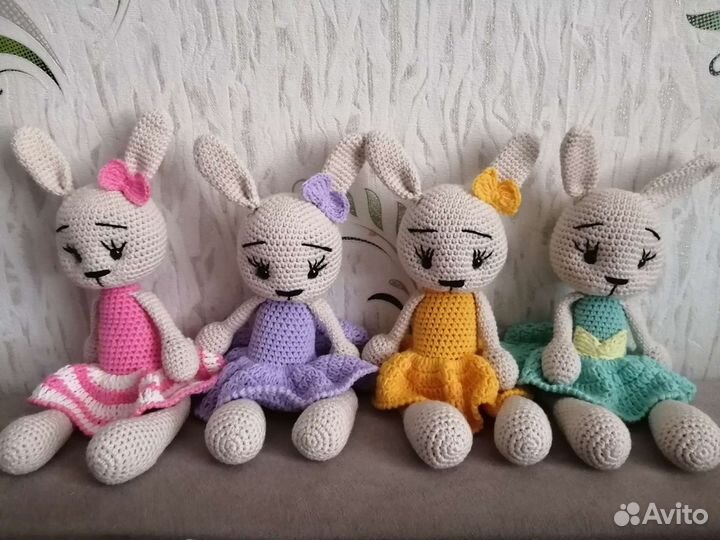 Вязанные игрушки зайка