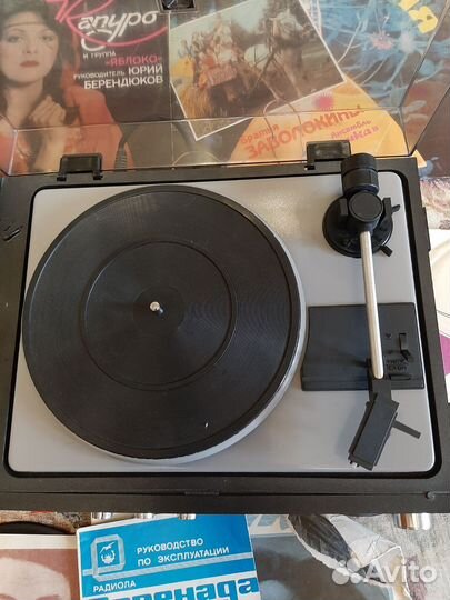 Радиола Серенада рэ-209 с пластинками