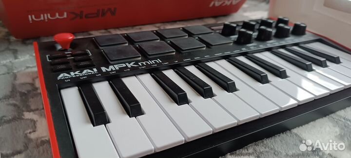 Миди клавиатура akai PRO MPK mini MK3