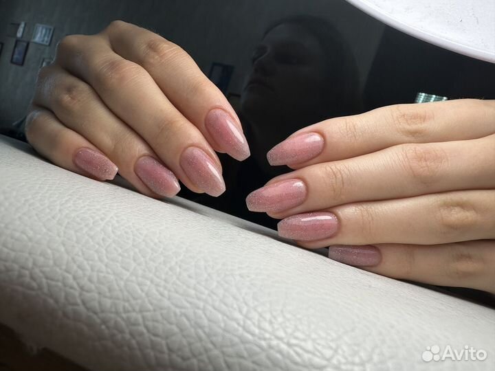 Мастер маникюра и педикюра наращивания ногтей