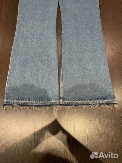 Джинсы клеш zara flared jeans type