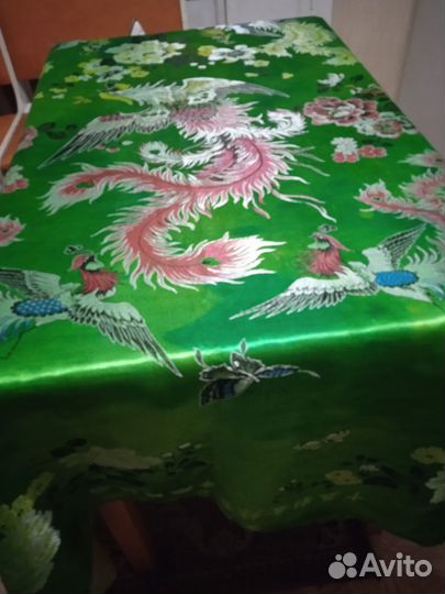 Скатерть атласная праздничная