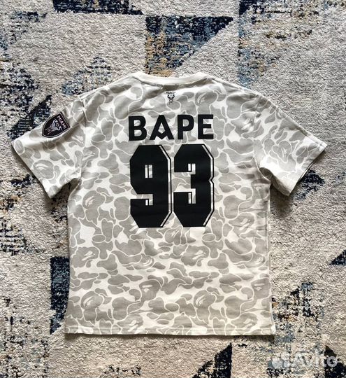 Футболка bape на руках